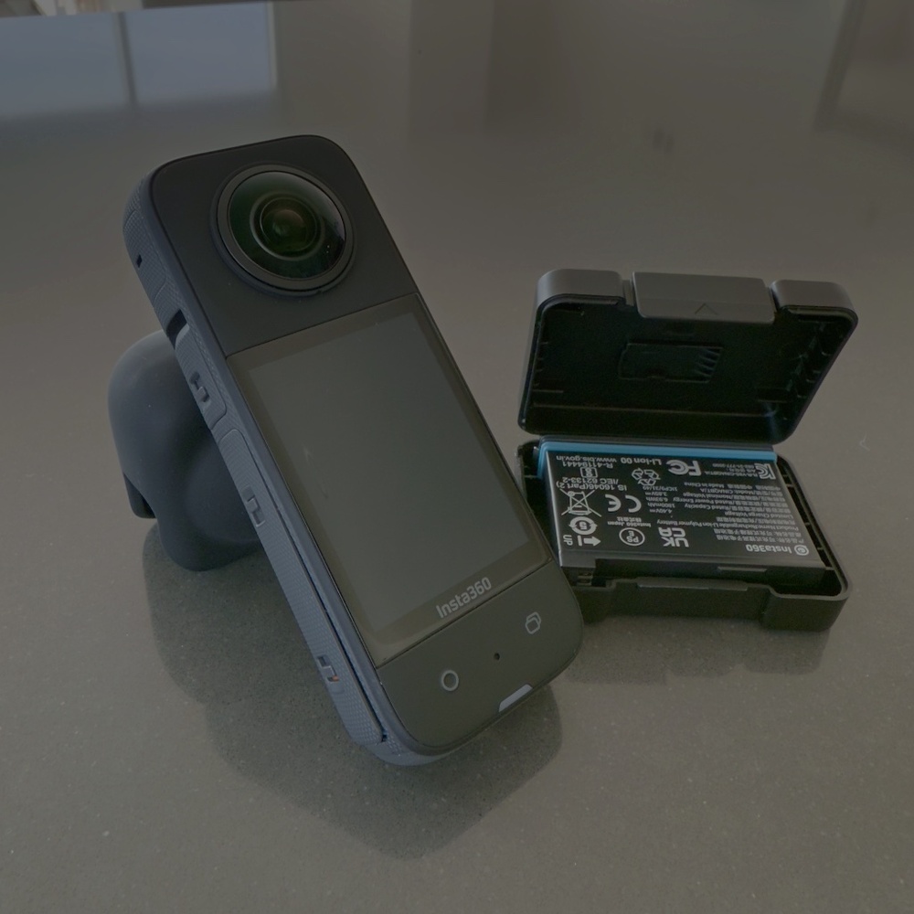 Insta360 X3 Never Used with Extra Battery and Lens Cover
